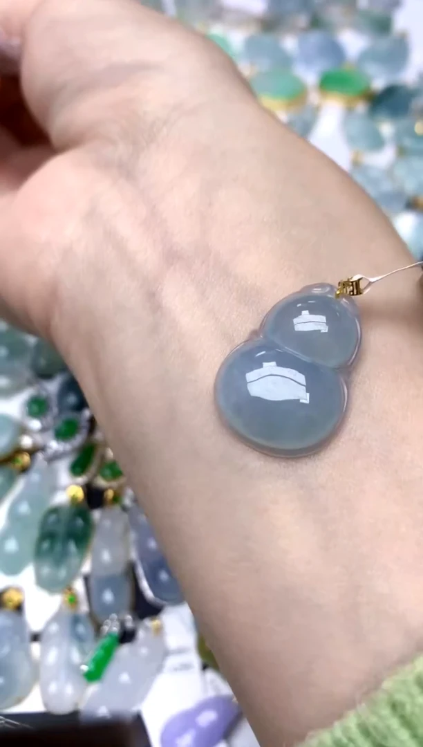 颈饰18K金镶嵌翡翠天然A货翡翠