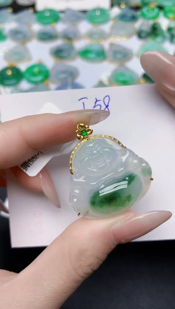 颈饰18K金镶嵌翡翠 天然缅甸A货翡翠百元以上9元证书费自理