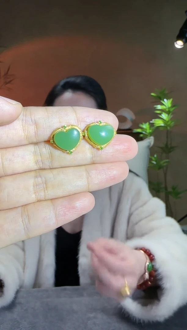 【闪购商品】和田玉耳钉18K金镶嵌18K金镶碧玉粉绿爱心耳钉