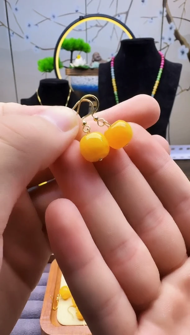 14K金镶嵌蜜蜡耳饰E01