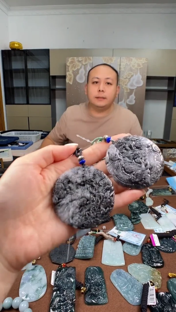 颈饰未镶嵌翡翠 多样性发其一