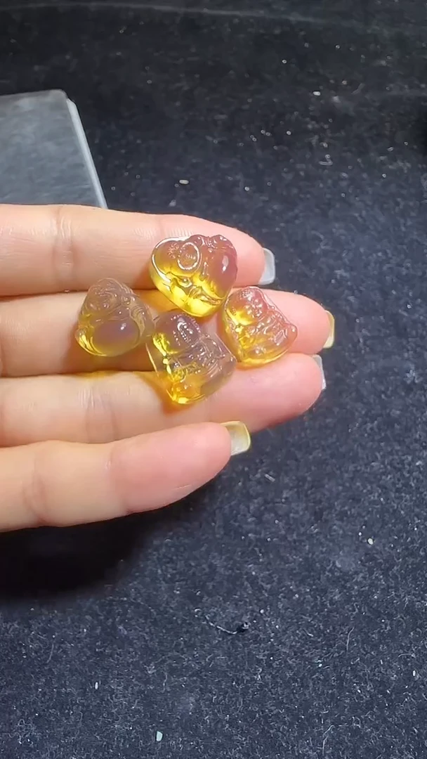 未镶嵌颈饰琥珀74