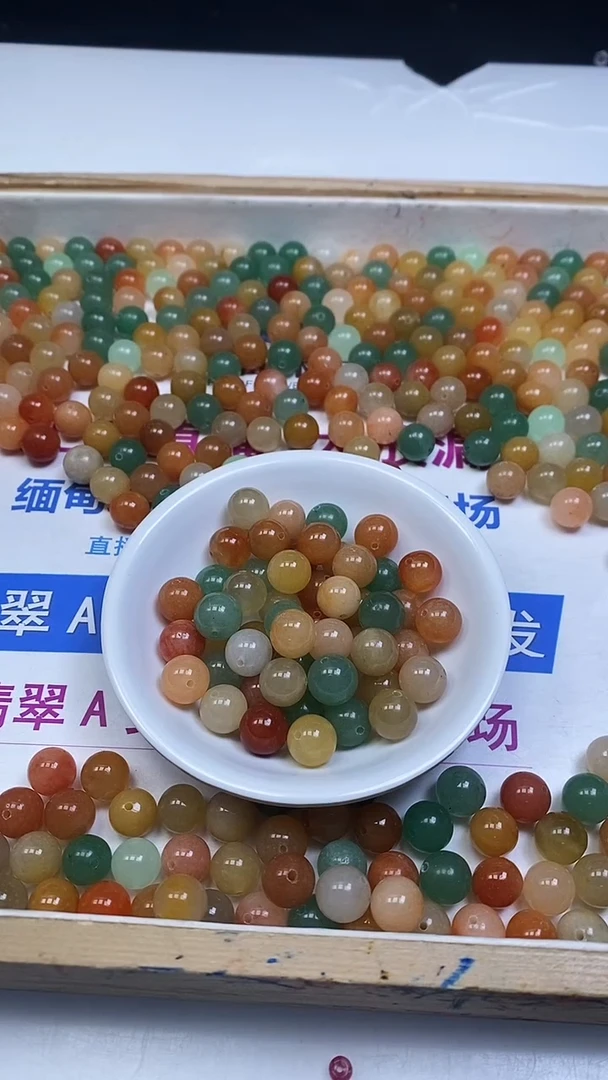 未镶嵌散珠石英质玉B411 三彩金丝玉（带绿）10mm10颗5.8元
