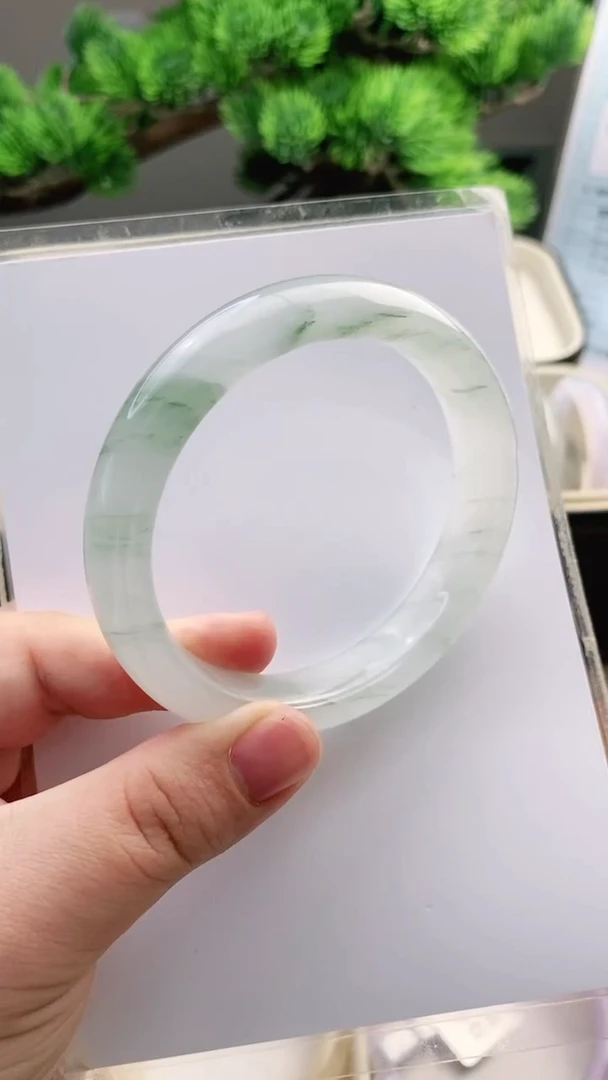 【闪购商品】石英质玉手镯未镶嵌59