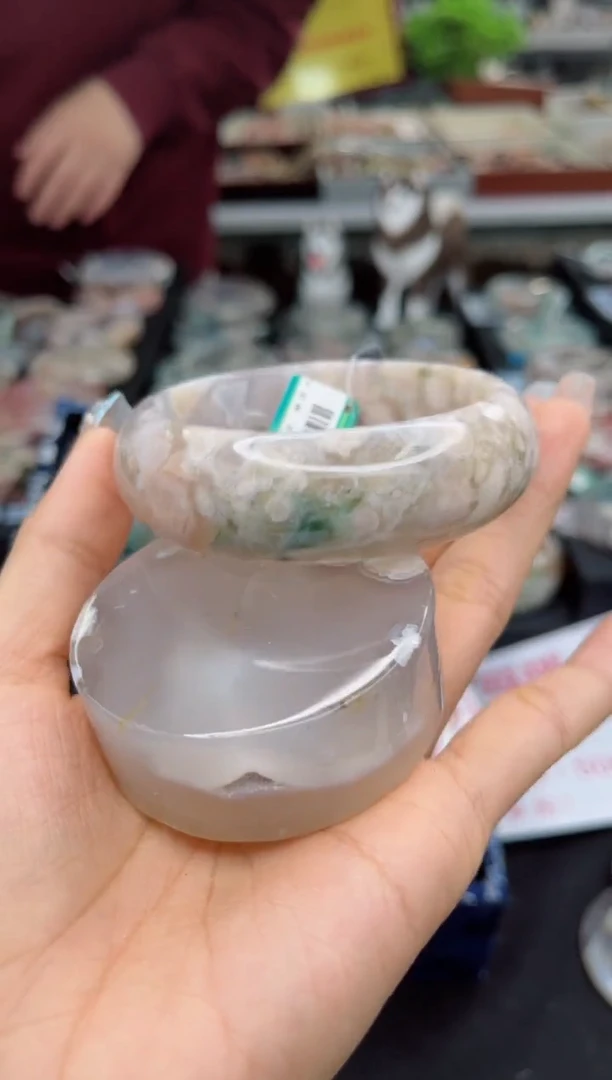 【闪购商品】石英质玉手镯未镶嵌59圈口（赠品镯心）305748