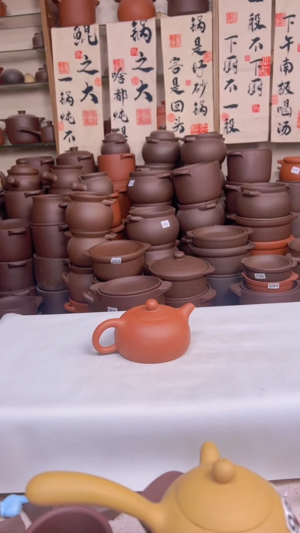 宜兴紫砂半月泡茶壶
