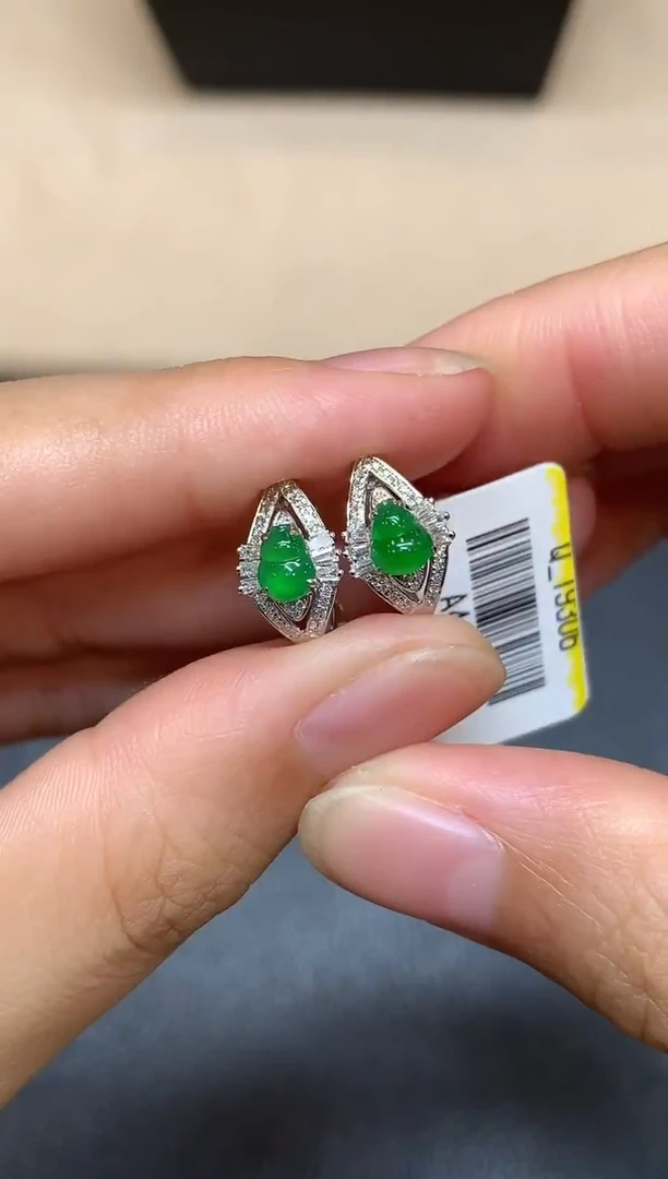 18K金镶嵌翡翠耳饰葫芦【无服务费