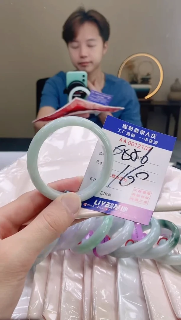 翡翠手镯未镶嵌55.56圈