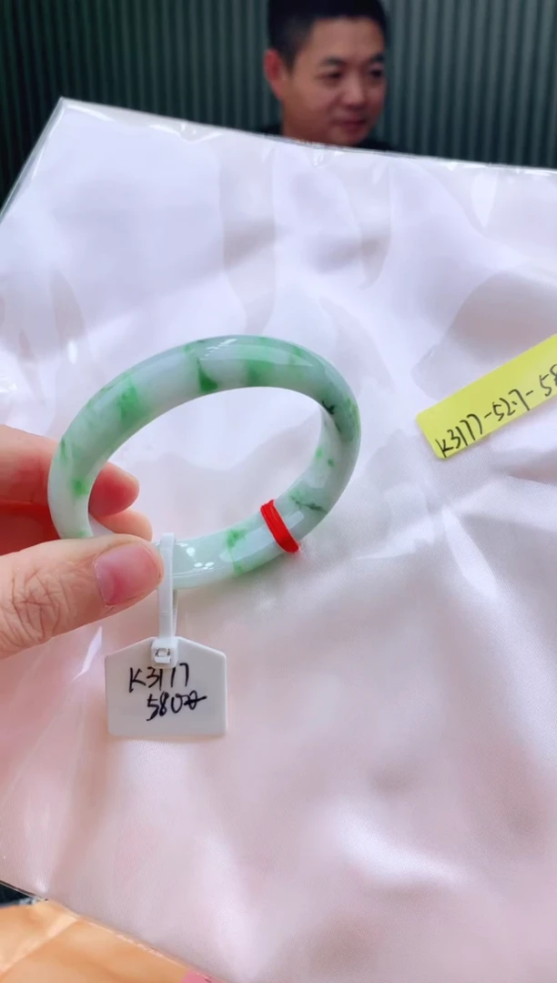 未镶嵌手镯翡翠50