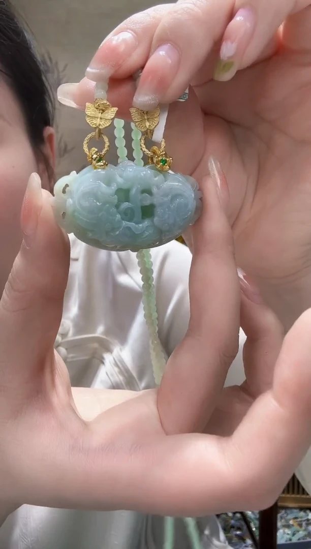 翡翠未镶嵌颈饰吊坠