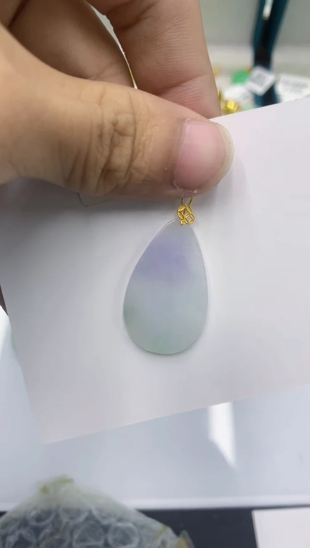 颈饰18K金镶嵌翡翠1111111111