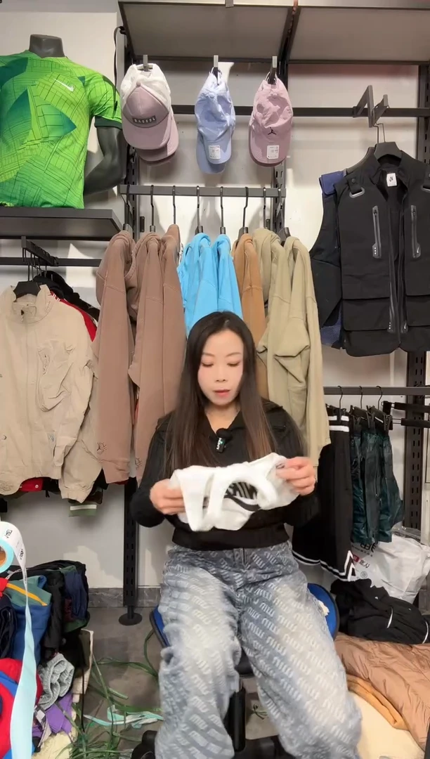 1481 编码 瑕疵款直播间过款为准 尺码   身高  M