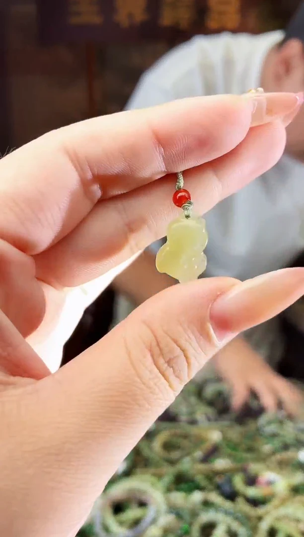 和田玉未镶嵌颈饰拍一发一