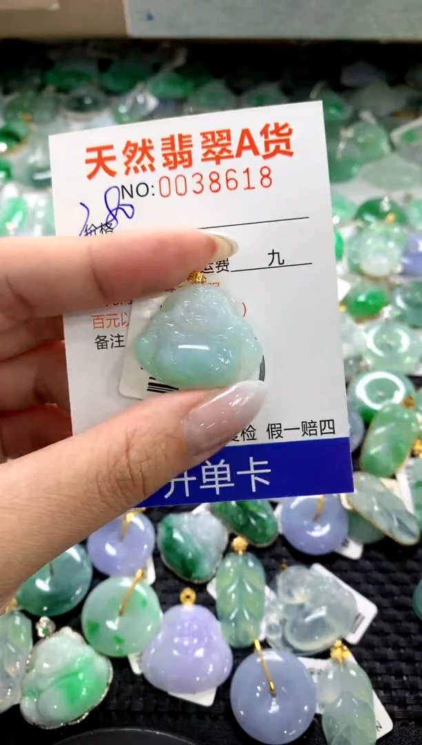 颈饰18K金镶嵌翡翠1111111111111111