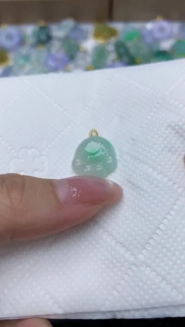翡翠18K金镶嵌颈饰111111111