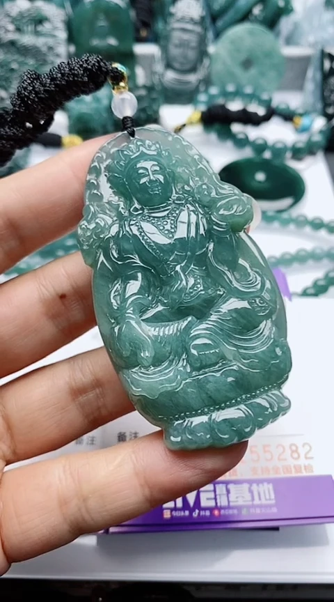 翡翠未镶嵌颈饰