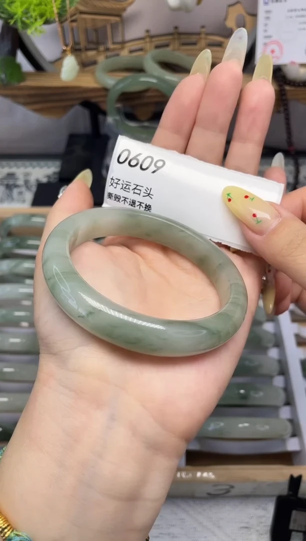 未镶嵌手镯石英质玉0609