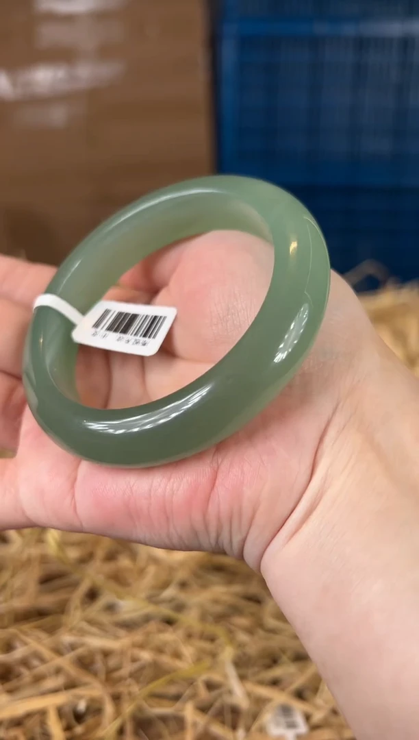 未镶嵌手镯石英质玉D1383