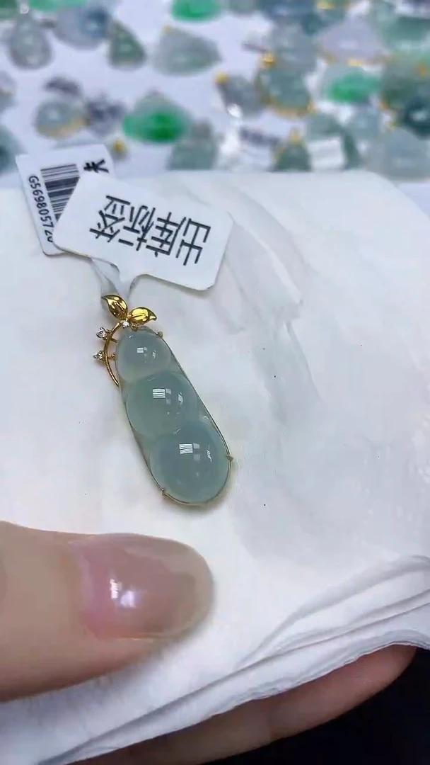 翡翠18K金镶嵌颈饰天然缅甸翡翠A货