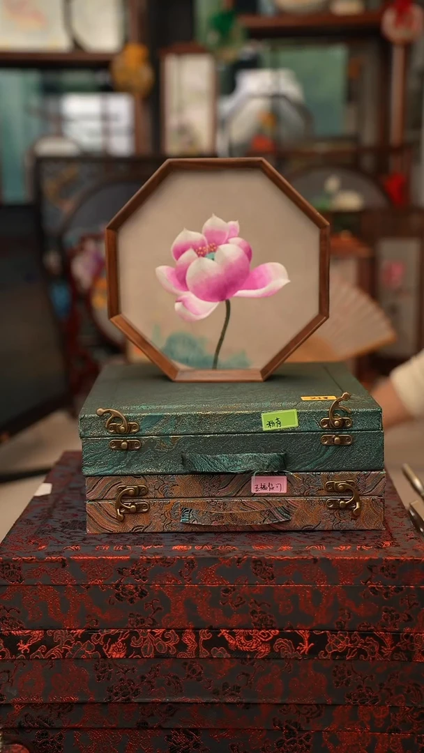 扇子苏绣双面绣八角台屏胡桃木框大号20CM