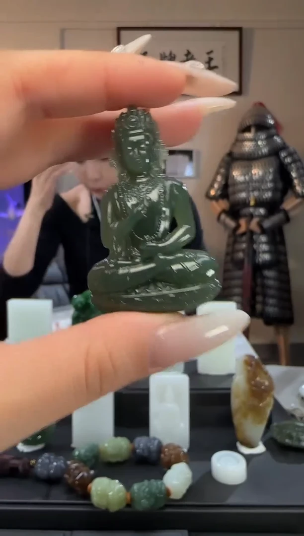 颈饰未镶嵌和田玉沙枣青观音吊坠