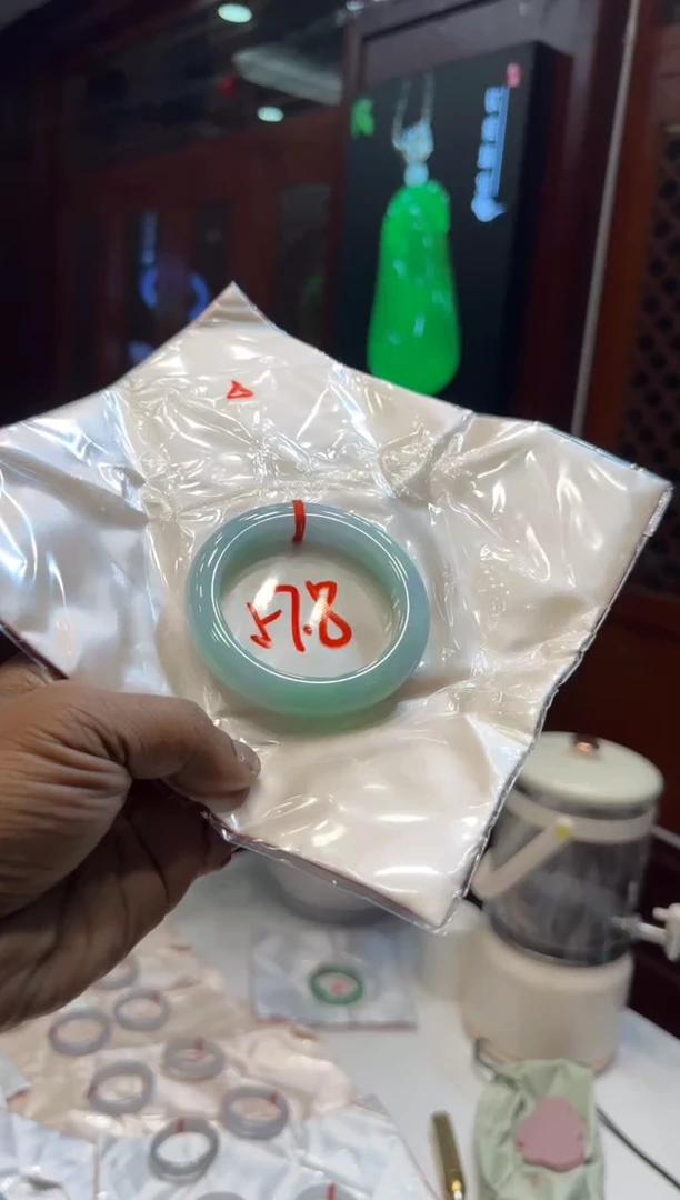 未镶嵌手镯翡翠手镯