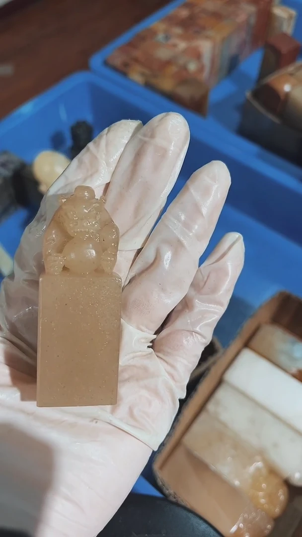 老挝石楼**仔瑕疵不规则章带雕钮