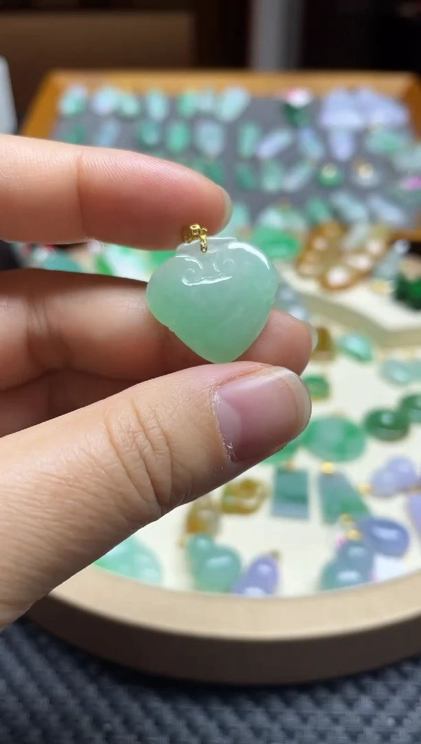 【闪购商品】翡翠颈饰18K金镶嵌如意