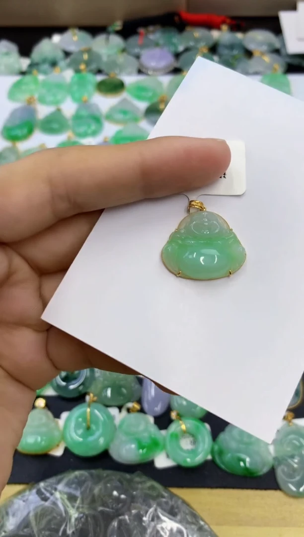 颈饰18K金镶嵌翡翠111111