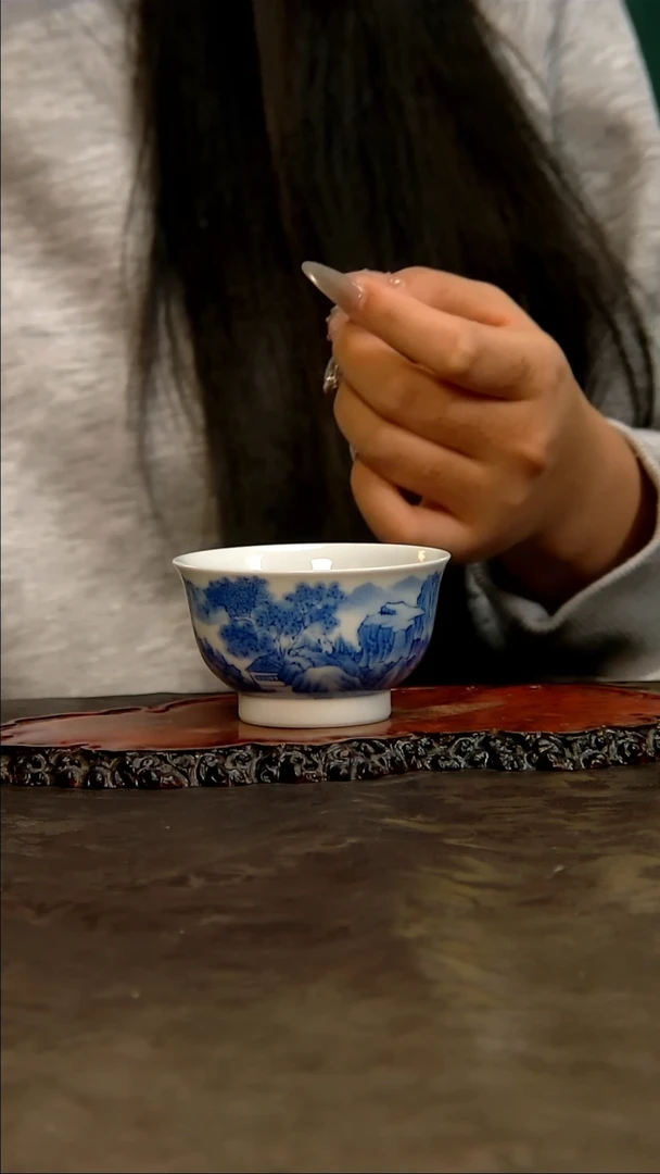 【闪购商品】青花手绘山水主人杯