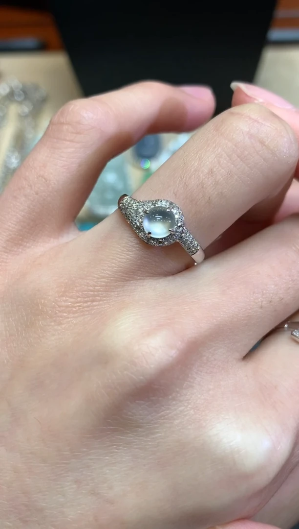 【闪购商品】翡翠戒指18K金镶嵌蛇【无服务费】