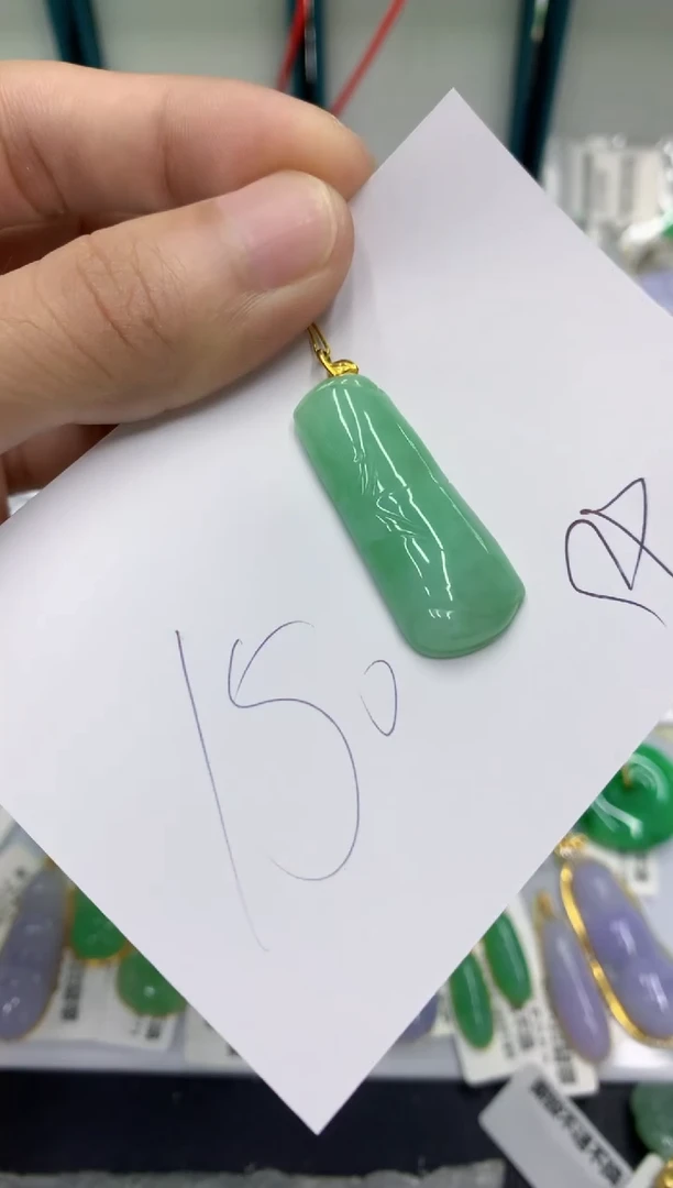 翡翠18K金镶嵌颈饰翡翠