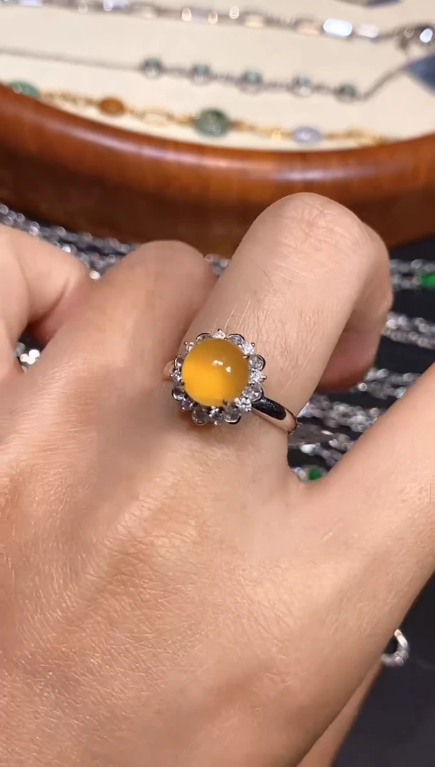 翡翠戒指18K金镶嵌戒指