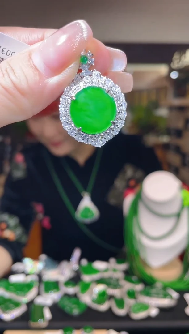 【闪购商品】翡翠吊坠(不含链)未镶嵌多样性发其一