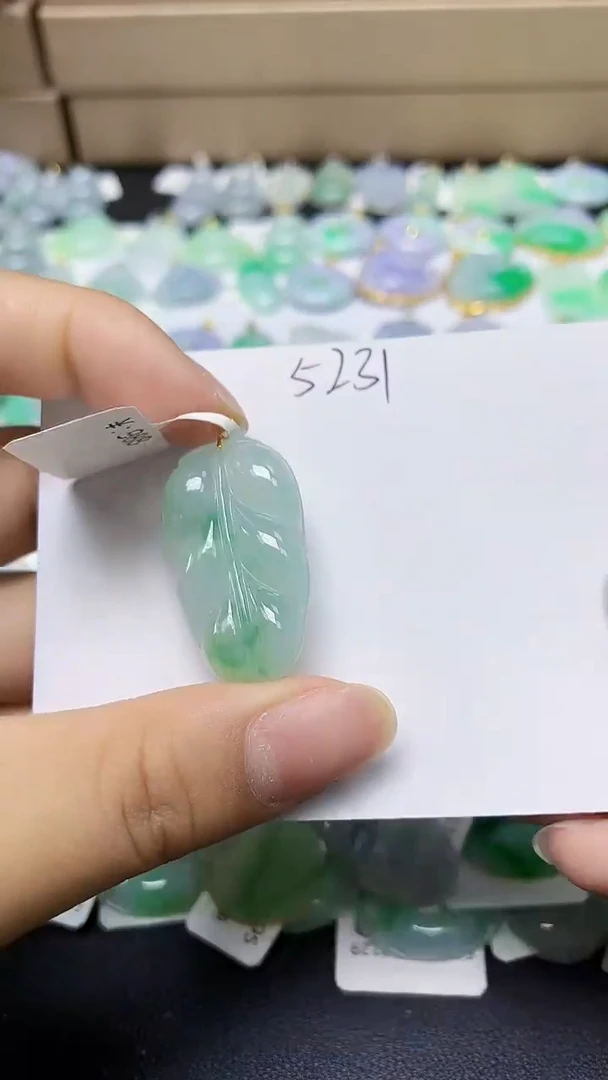 翡翠18K金镶嵌颈饰 天然缅甸翡翠A货