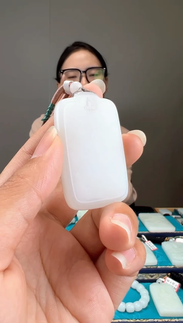 和田玉未镶嵌颈饰1