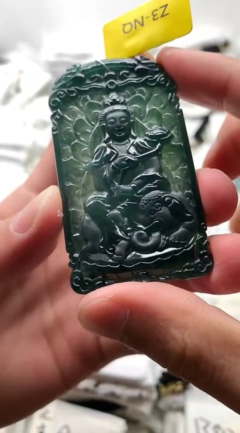 翡翠未镶嵌颈饰普贤