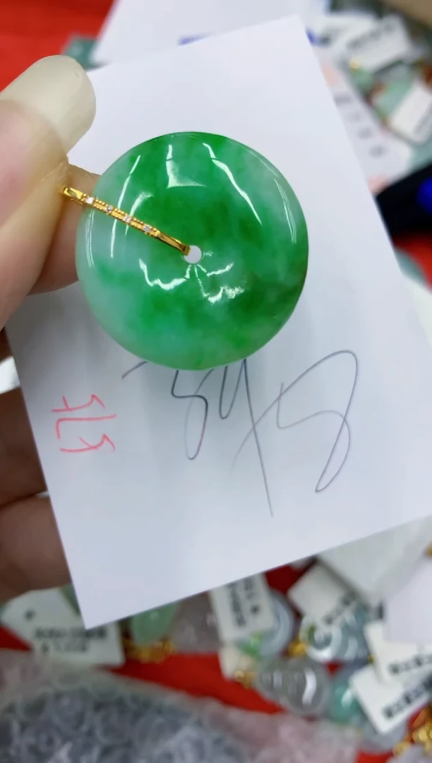 翡翠18K金镶嵌颈饰1111111111