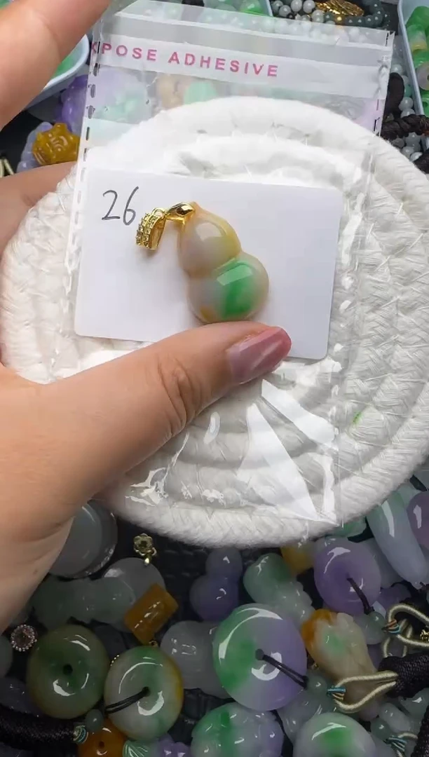 颈饰未镶嵌翡翠天然缅甸翡翠吊坠