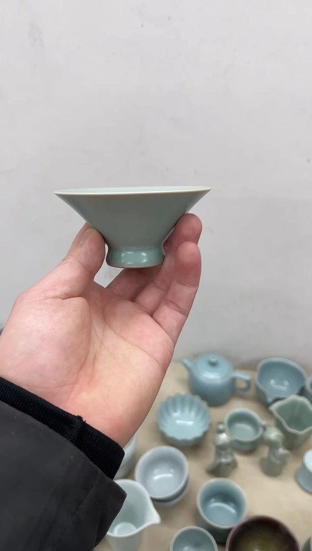 瑕疵福利-仿古翠绿釉纯手工斗笠杯