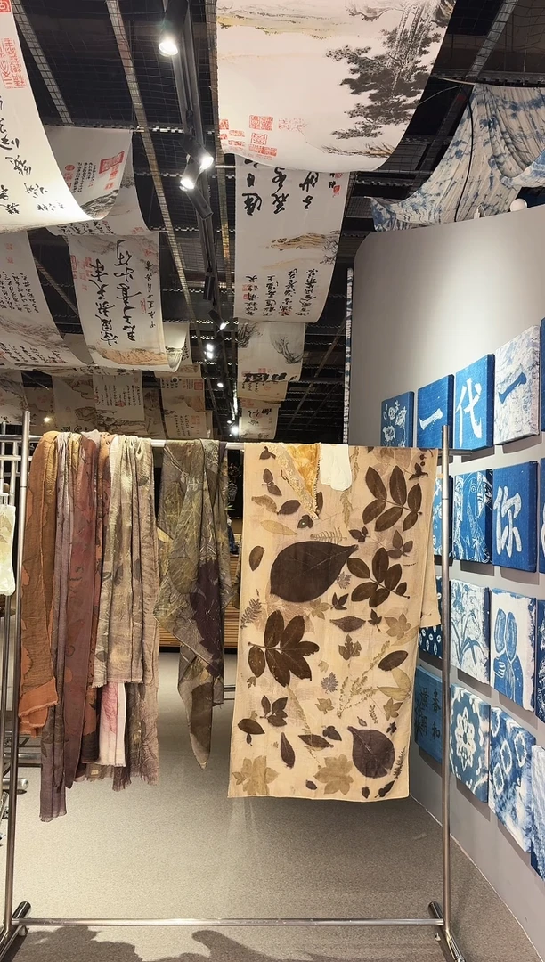 植物染蓝染扎染披肩（羊毛）送袜子加三角头巾