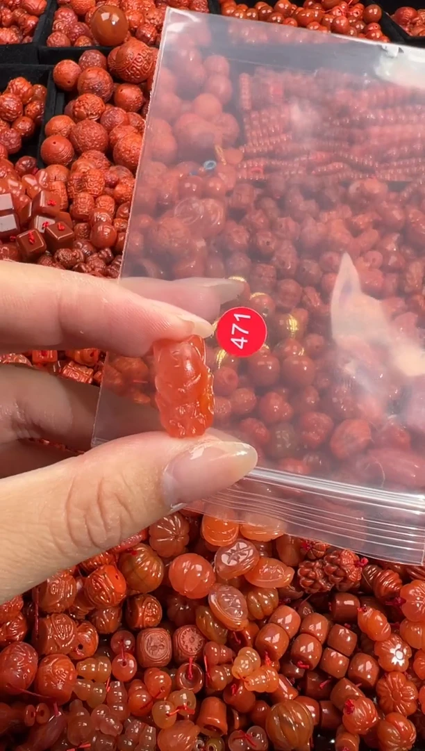 南红玛瑙未镶嵌颈饰1