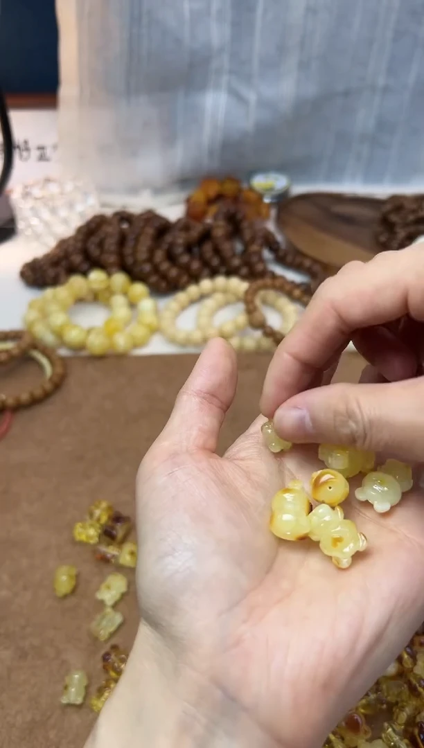 【闪购商品】琥珀裸石未镶嵌蜜蜡小熊一颗0920