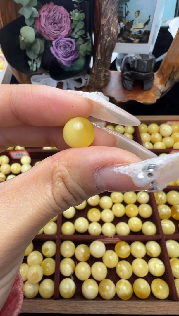 【闪购商品】蜜蜡裸石未镶嵌俄料微瑕10.7mm0.713克