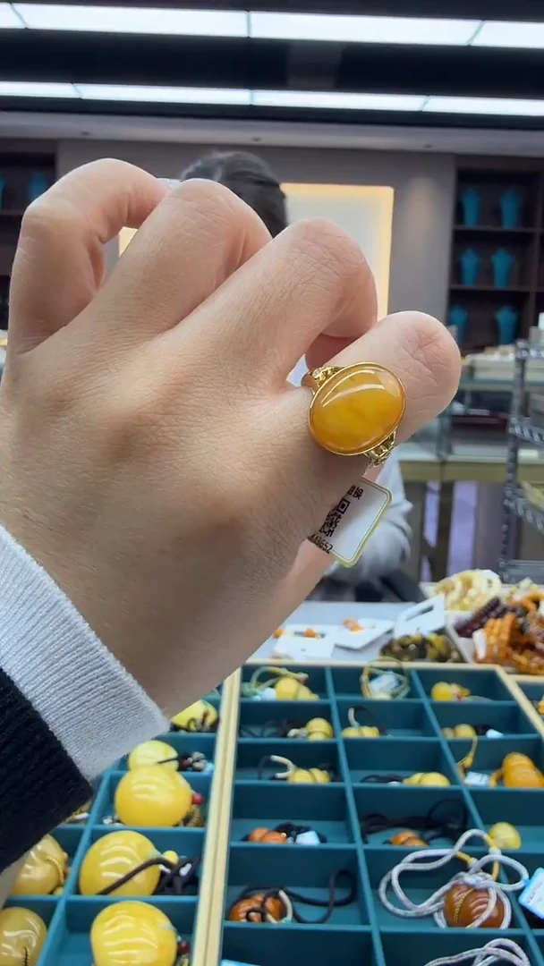 未镶嵌琥珀戒指72秒拍号 假一罚三