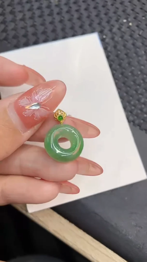颈饰未镶嵌翡翠1