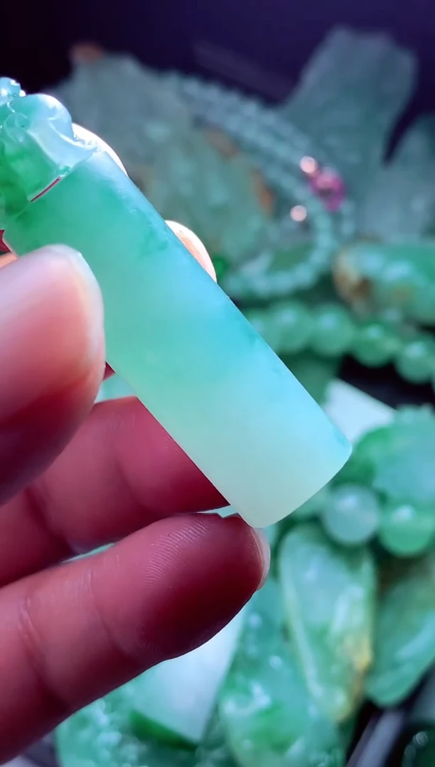 未镶嵌定制翡翠黎**?翡翠毛货定制