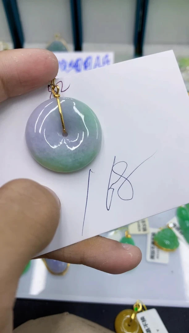 颈饰18K金镶嵌翡翠111111111