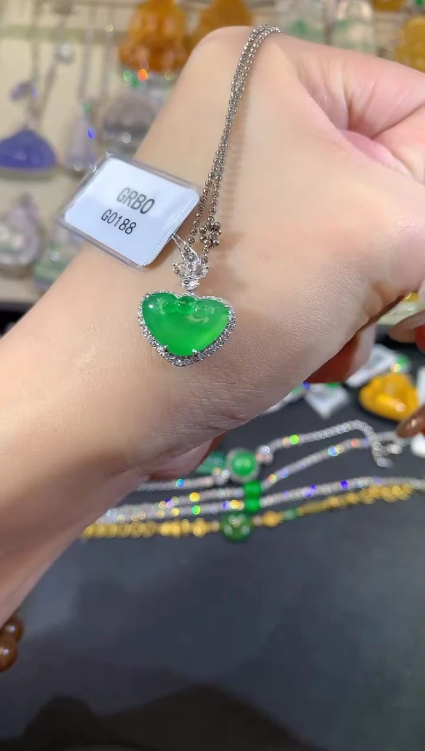 翡翠18K金镶嵌吊坠(不含链)108-如意头（不含链扣