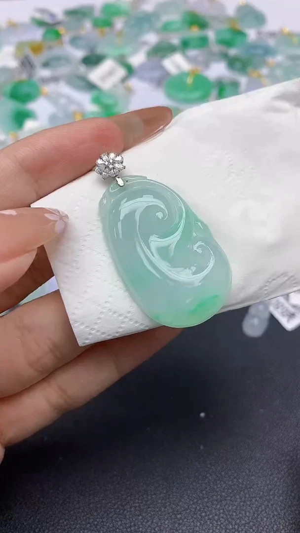 颈饰18K金镶嵌翡翠A货假一赔三支持复检百元上九元证书费自理